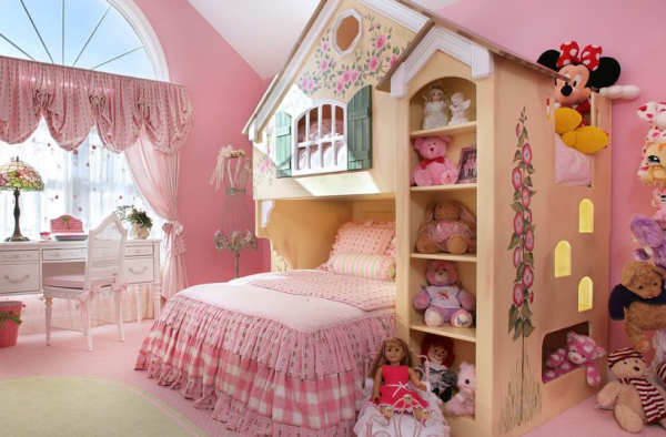 Kamar Dengan Nuansa Princess Atau Putri Untuk Si Kecil Yang Suka Berfantasi